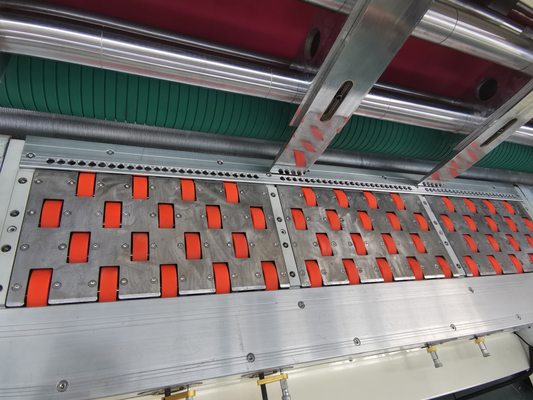 Máy cắt khuôn quay bằng khí nén 1426 hoàn toàn tự động các tông sóng