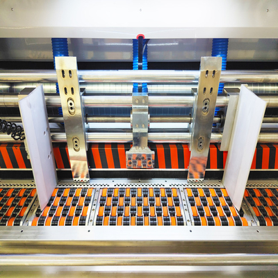 Máy in Flexo sóng 4 màu với khuôn cắt rãnh 250 chiếc / phút