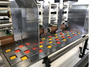 Máy cắt tôn và máy cắt bế hộp Máy cắt hộp carton