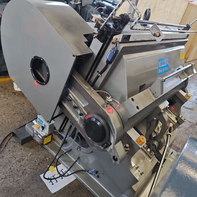 Máy cắt đứt hộp carton đúc tay Nguồn điện hoàn hảo cho hình dạng hộp carton tùy chỉnh và dây chuyền sản xuất