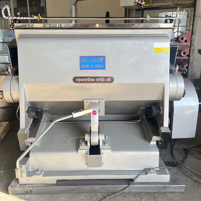 Máy cắt đứt cuộn carton 7000kg có bộ cho ăn bằng tay và trọng lượng máy 1500 kg thích hợp cho công nghiệp