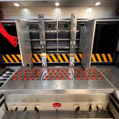 Máy in Flexo Thùng carton Sóng Máy cắt khuôn xoay hai khe