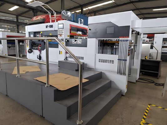 Máy cắt và tạo rãnh carton sóng giấy trắng MY1080