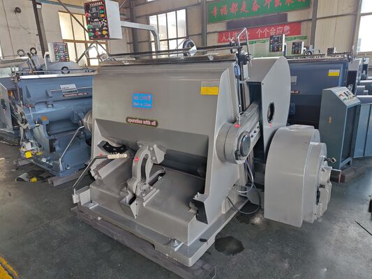 Máy cắt khuôn bán tự động ML1500 với bốn bộ phận bảo hiểm và ly hợp phanh tấm hút điện cho thùng carton sóng