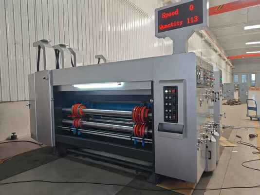 Máy in rãnh tự động Flexo tích hợp hệ thống sấy, kiểm soát độ căng chính xác và tốc độ 100-130m/phút cho in thùng carton sóng