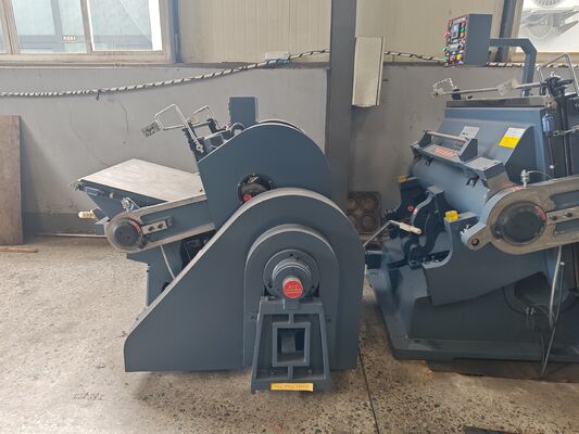 Máy cắt khuôn bán tự động ML750 với bốn bộ phận bảo hiểm và ly hợp phanh tấm hút điện cho thùng carton sóng 750 x 520 mm