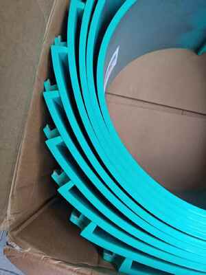 Vỏ đe PU Polyurethane cho máy quay đảm bảo tuổi thọ kéo dài, cắt khuôn sạch sẽ và chống mài mòn nhiệt