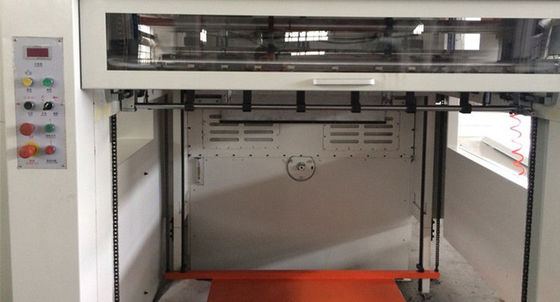 Máy cắt đứt gốm phẳng semi-automatic với dung lượng 4500pcs / giờ cho creasing và cắt đứt